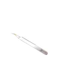 Pince à cils courbée